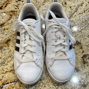 Women’s adidas tennis shoes with navy stripes size 6